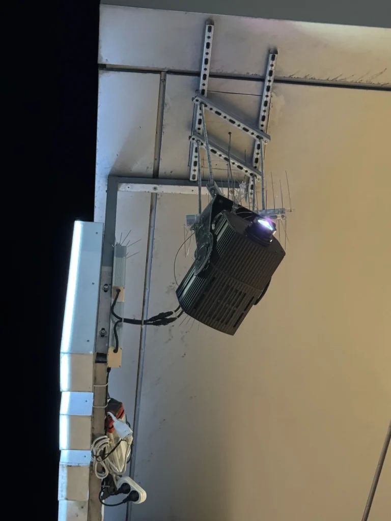 Projektor GOBO LED 600 W zamontowany na elewacji Galerii Batory w Gdyni