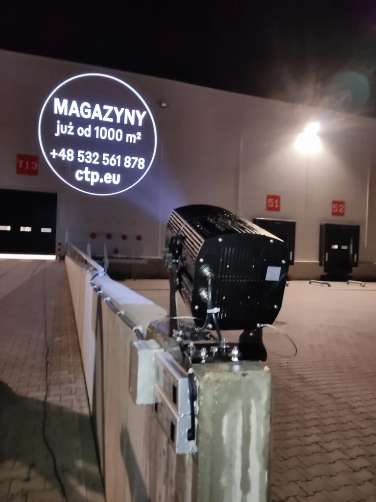 Ustawianie kąta i ostrości projektora GOBO podczas montażu przy obiekcie CTP